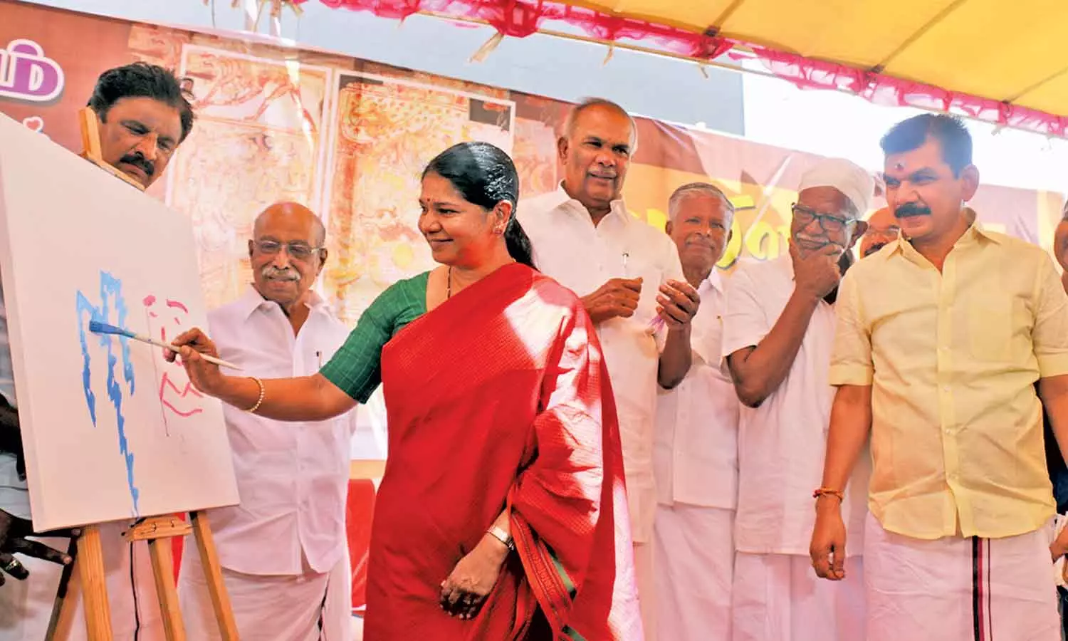 கலை, மொழிகளுக்கு உறுதுணையாக இருக்கும் ஆட்சியை முதலமைச்சர் நடத்தி வருகிறார்- கனிமொழி எம்.பி. பேச்சு கலை, மொழிகளுக்கு உறுதுணையாக இருக்கும் ஆட்சியை முதலமைச்சர் நடத்தி வருகிறார்- கனிமொழி எம்.பி. பேச்சு