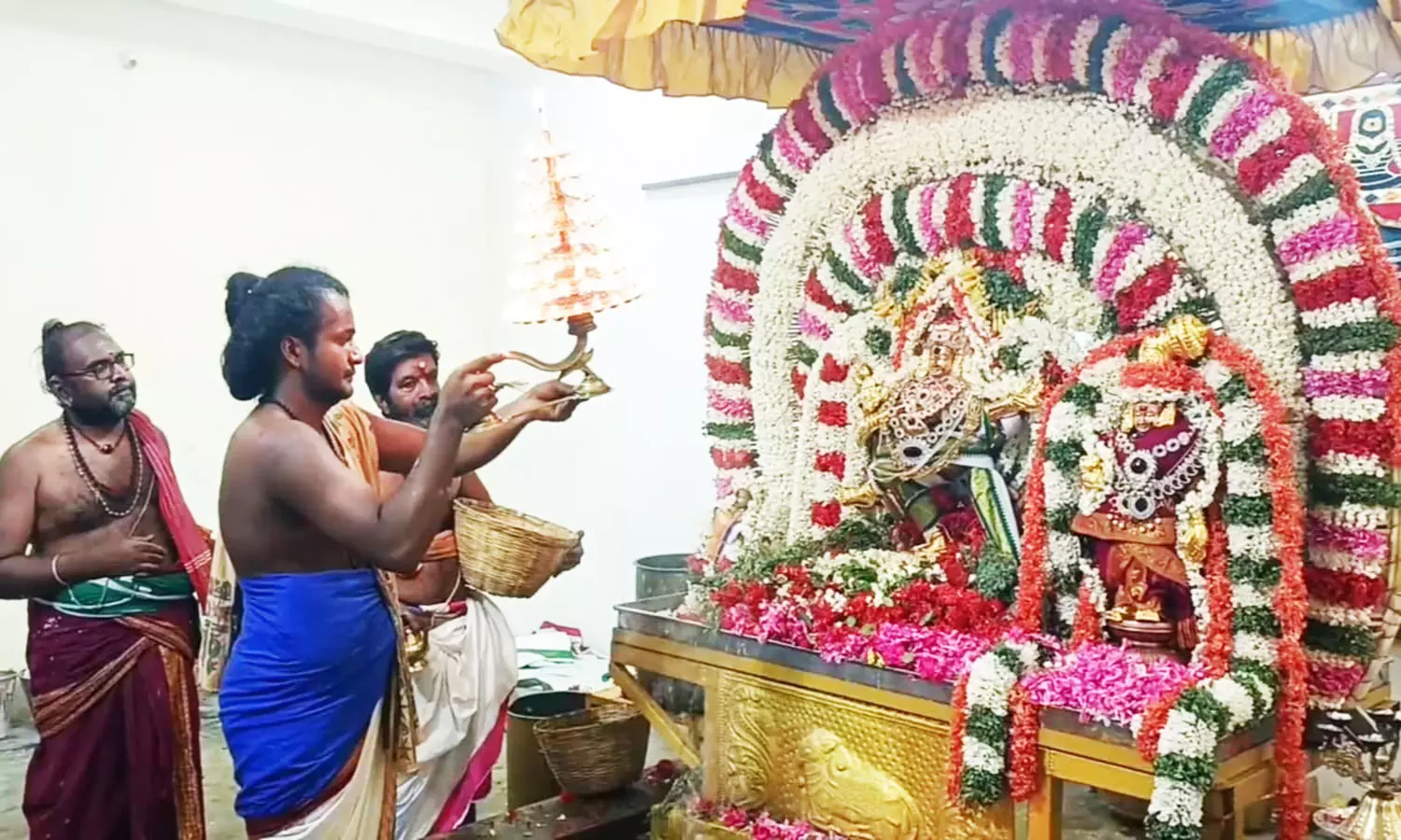 நடராஜருக்கு சிறப்பு பூஜைகள்