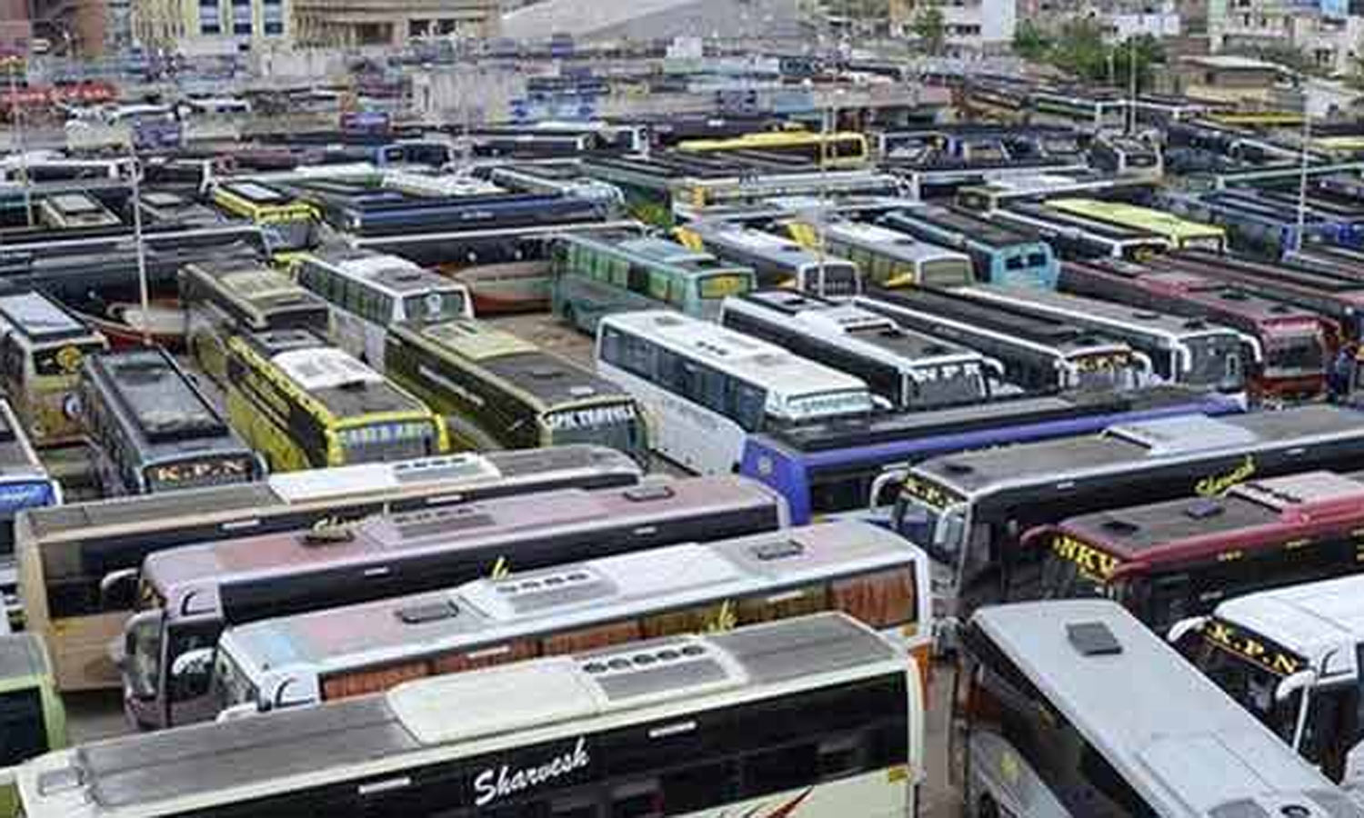 தொடர் விடுமுறையால் கூட்டம் அதிகரிப்பு: ஆம்னி பஸ் கட்டணம் 30 சதவீதம் உயர்வு- பயணிகள் கடும் அதிருப்தி