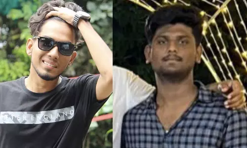 திண்டிவனத்தில் லாரி மோதி மோட்டார் சைக்கிளில் சென்ற 2 வாலிபர்கள் பலி