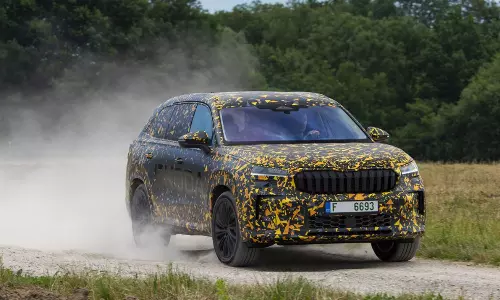 ஸ்கோடா கோடியக் 2nd Gen டீசர் வெளியானது.. இவ்வளவு அம்சங்களா?