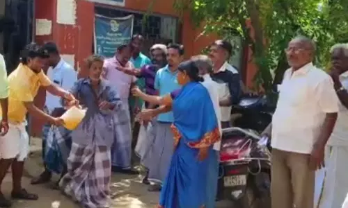 ஆண்டிமடம் சார்பதிவாளர் அலுவலகம் முன்பு விவசாயி திடீர் தீக்குளிக்க முயற்சி