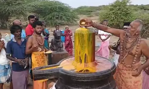 அறந்தாங்கி அருகே 800 ஆண்டு பழமையான சிதிலமடைந்த சிவன் கோவிலில் சிவலிங்கத்திற்கு சிறப்பு வழிபாடு