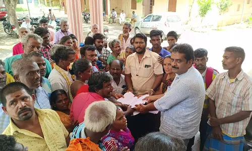 மாற்றுத்திறனாளிகள் தாசில்தாரிடம் மனு