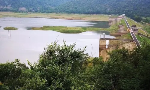 கை கொடுத்த கோடை மழை கரியக்கோயில் அணை  நீர்மட்டம் 31.69 அடியாக உயர்வு