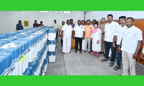 வாக்குப்பதிவு எந்திர அறையை ஆய்வு செய்த கலெக்டர்