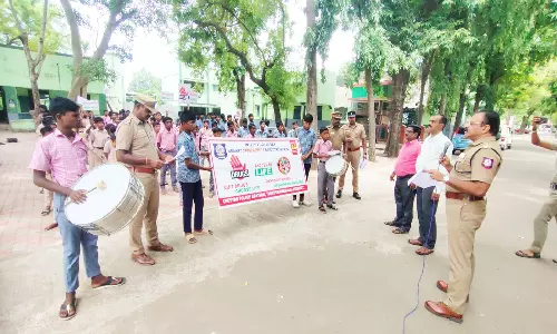 போதை பொருள் குறித்து மாணவர்கள் ஊர்வலம்