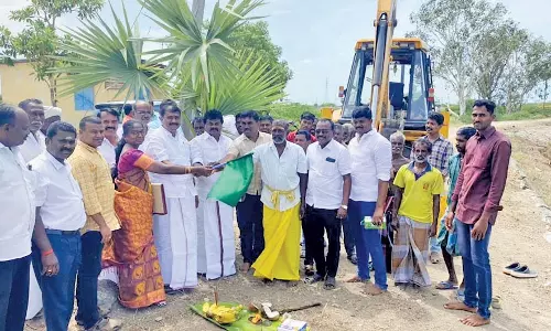 ஓட்டப்பிடராம் அருகே ரூ. 5.6 கோடியில் எப்போதும்வென்றான் நீர்த்தேக்க சீரமைப்பு பணி - மார்க்கண்டேயன் எம்.எல்.ஏ. தொடங்கி வைத்தார்