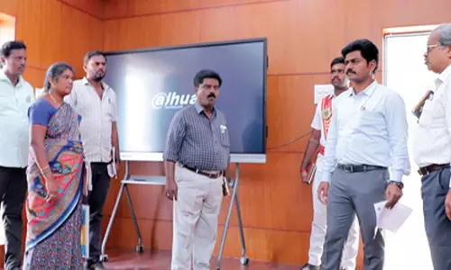 அய்யந்திருமாளிகை  பள்ளி வளாகத்தில் அறிவுசார் மைய கட்டடத்தை ஆணையாளர் ஆய்வு