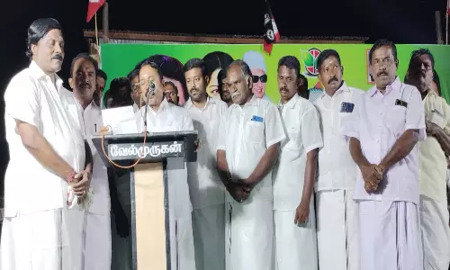 மக்கள் போராடும் இடங்களில் உள்ள மதுக்கடைகளை அகற்றினால் நன்றாக இருக்கும்: முன்னாள் அமைச்சர் பேச்சு