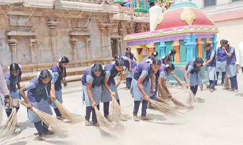 பிறவி மருந்தீஸ்வரர் கோவிலில் உழவாரப்பணி