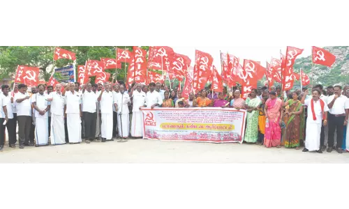 கிருஷ்ணகிரியில் பழங்குடியின குறவர் சங்கத்தினர் ஆர்ப்பாட்டம்