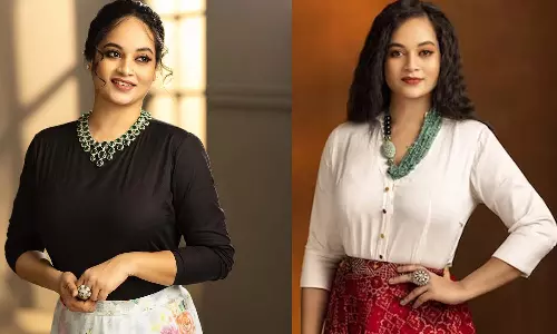 கவர்ச்சி உடையில் தெறிக்க விட்ட சுஜா வருணி