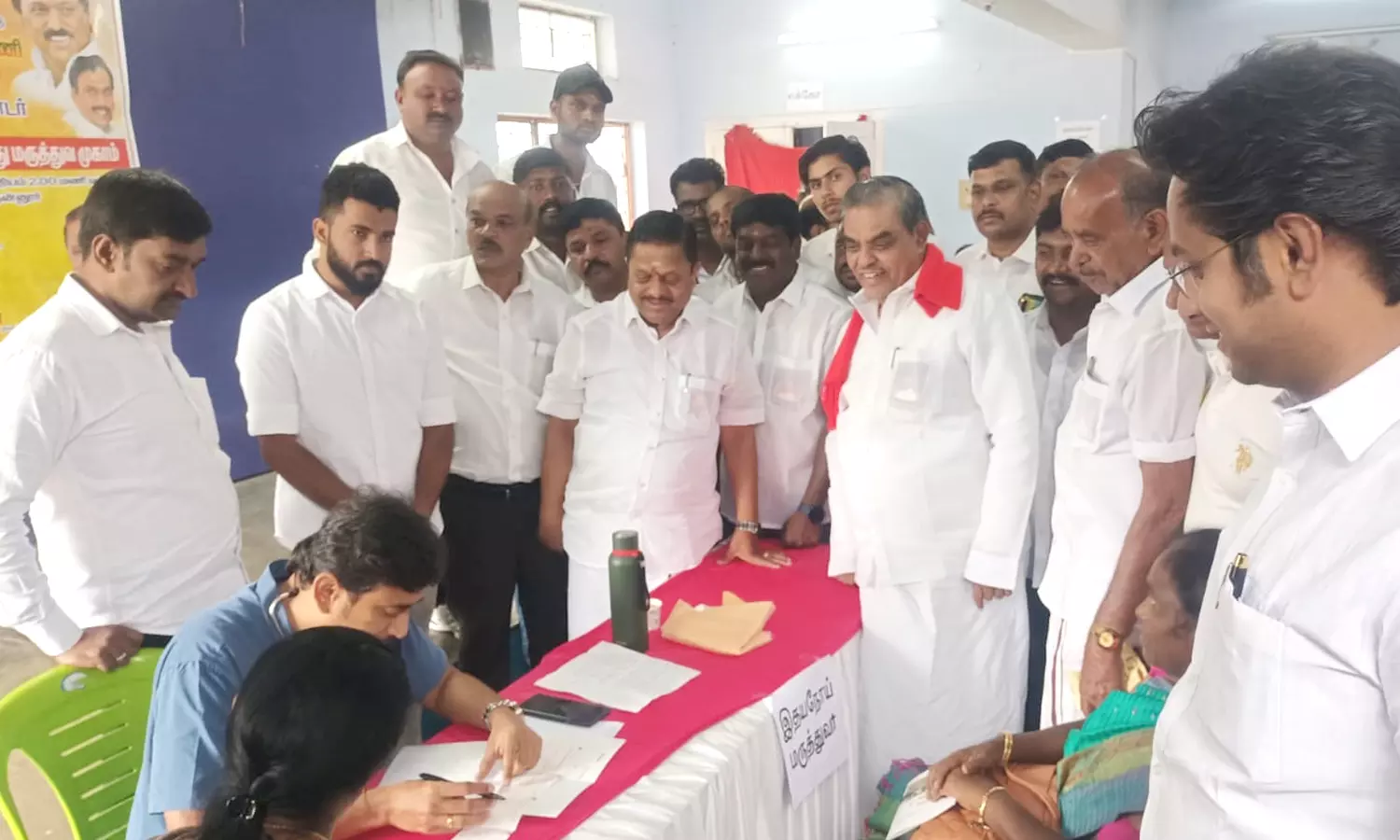 ஊட்டியில் தி.மு.க. இளைஞர் அணி சார்பில் மருத்துவ முகாம் ஊட்டியில் தி.மு.க. இளைஞர் அணி சார்பில் மருத்துவ முகாம்