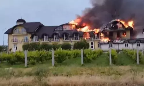 உக்ரைன் ஓட்டல் மீது ரஷிய ஏவுகணை தாக்குதல் - பலி எண்ணிக்கை 11 ஆக உயர்வு உக்ரைன் ஓட்டல் மீது ரஷிய ஏவுகணை தாக்குதல் - பலி எண்ணிக்கை 11 ஆக உயர்வு