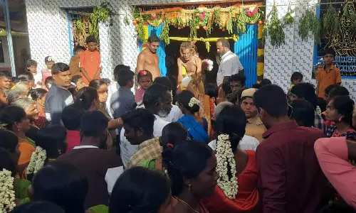 பெண்கள் தற்கொலை முயற்சி சம்பவம்: கலப்பு திருமணம் செய்த காதல் தம்பதி கோவில் விழாவில் பங்கேற்க அனுமதி