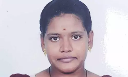 பெரியபாளையம் அருகே பாம்பு கடித்து  இளம்பெண் பலி