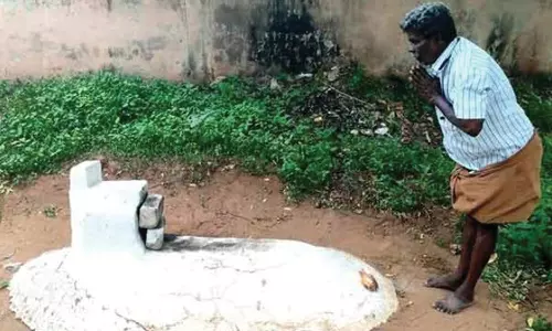 3 ஆண்டுகளாக தொடரும் பாசம்: மனைவியின் கல்லறைக்கு தினமும் 2 முறை சென்று வழிபடும் கட்டிடத் தொழிலாளி