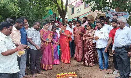 ஊரப்பாக்கம் ஊராட்சியில் ரூ. 70 லட்சம் மதிப்பீட்டில் குளம் தூர்வாரும் பணி- வரலட்சுமி மதுசூதனன் எம். எல். ஏ. தொடங்கி வைத்தார்