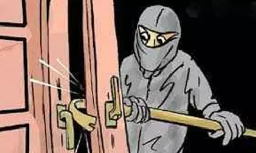 பல்லடம் அருகே அரிசி கடையை உடைத்து  கொள்ளை