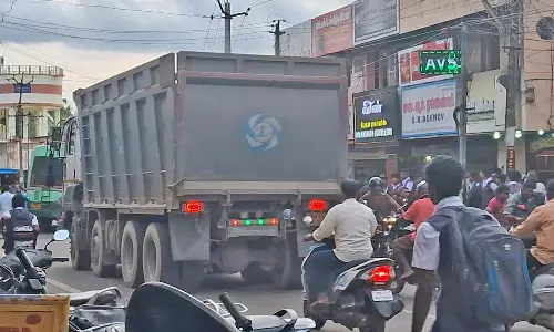 குமரி மாவட்டத்தில் காலை, மாலை வேளைகளில் கனரக வாகனங்கள் செல்ல தடை விதிக்க வேண்டும்
