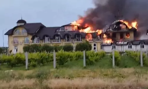 உக்ரைன் ஓட்டல் மீது ஏவுகணை தாக்குதல்- 4 பேர் பலி