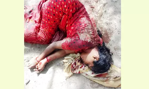 பிளேடால் கழுத்தை அறுத்து பெண் தற்கொலை