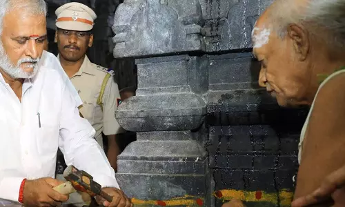 காஞ்சிபுரம் ஏகாம்பரநாதர் கோவிலில் ரூ.19 கோடியில் திருப்பணி- அமைச்சர் தொடங்கி வைத்தார்