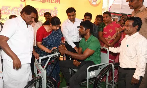 மெஞ்ஞானபுரம் அருகே நலத்திட்ட முகாமில் பெண்களின் கோரிக்கையை ஏற்று உடனடியாக  பஸ் வசதி செய்து கொடுத்த கனிமொழி எம்.பி. - பொதுமக்கள் பாராட்டு