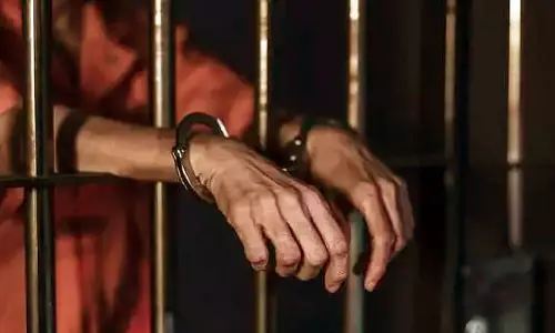 களக்காடு அருகே சிறுமியை கடத்திய மெக்கானிக் கைது