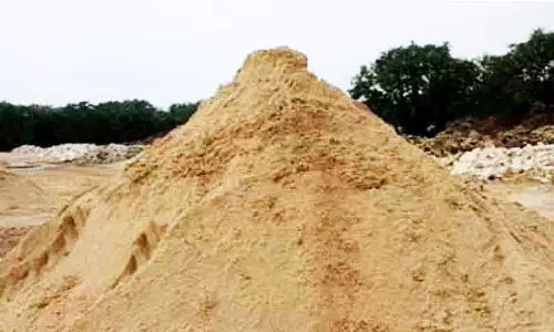 மணல் திருட்டை தடுக்க வேண்டும்