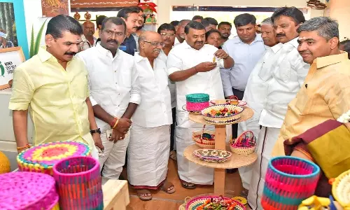 நெல்லை புதிய பஸ் நிலையம் அருகே புதுப்பிக்கப்பட்ட பூமாலை வளாகம்- முதல்-அமைச்சர் மு.க.ஸ்டாலின் காணொலி மூலம் திறந்து வைத்தார்