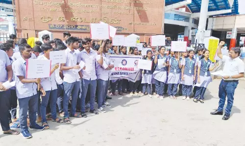 ஓசூர் எம்.ஜி.ஆர் கல்லூரியில் விழிப்புணர்வு நிகழ்ச்சி