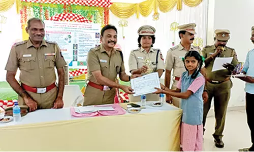 விழிப்புணர்வு போட்டிகளில் வெற்றிபெற்ற மாணவர்களுக்கு பரிசு