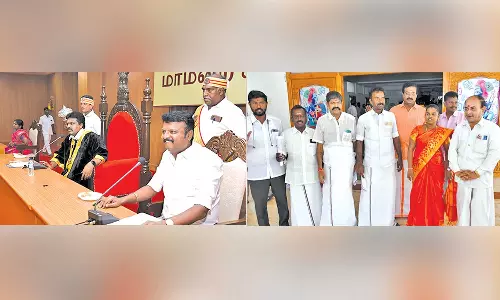 தூய்மை பணியாளர்கள் ஒப்பந்த பணியில் முறைகேடு நடந்ததாக கூறி எதிர்க்கட்சிகள் வெளிநடப்பு