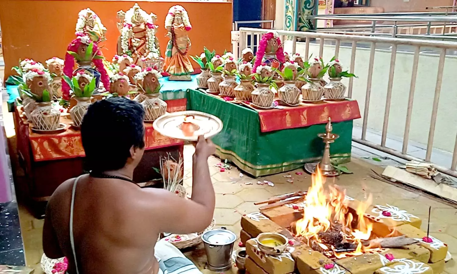 தன்வந்திரி ஆரோக்ய பீடத்தில் லட்ச ஜப மகா சுதர்சன ஹோமம் தன்வந்திரி ஆரோக்ய பீடத்தில் லட்ச ஜப மகா சுதர்சன ஹோமம்