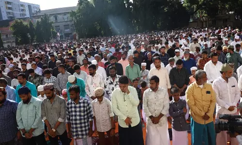 தமிழகத்தில் பக்ரீத் பண்டிகை கோலாகல கொண்டாட்டம்: இஸ்லாமியர்கள் சிறப்பு தொழுகை