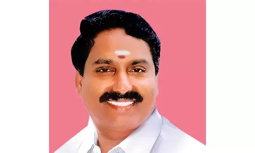 கொரோனா காலத்தில் பணியாற்றிய நர்சுகளுக்கு முன்னுரிமை அளிக்க வேண்டும்