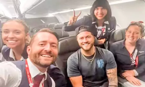 18 மணி நேரம் காத்திருந்து விமானத்தில் தனி ஆளாக பயணம் செய்த வாலிபர்