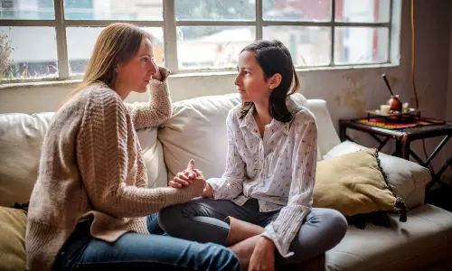 பெண் குழந்தைகளிடம் பெற்றோர் சொல்லவேண்டிய விஷயங்கள்