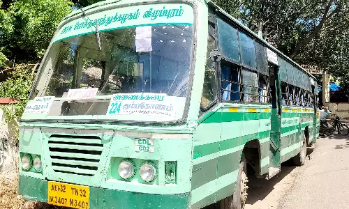 விபத்தில் உயிரிழந்த குடும்பத்துக்கு இழப்பீடு வழங்காததால் அரசு பேருந்து ஜப்தி