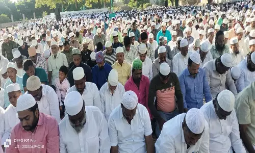 பக்ரீத் பண்டிகை முன்னிட்டு  கடலூர், பண்ருட்டி பகுதிகளில் முஸ்லிம்கள் சிறப்பு தொழுகை