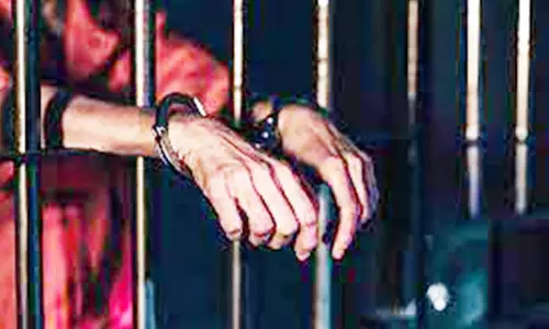 காங்கயத்தில் டிரைவரை தாக்கிய வாலிபர் கைது