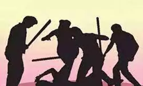 திட்டக்குடி அருகே பேனரை கழற்றியதாக வாலிபர் மீது கொலை வெறி தாக்குதல்