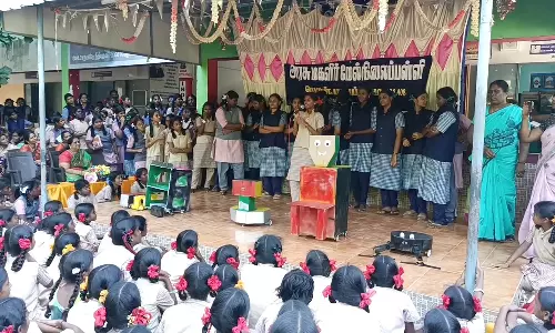 அரசு பள்ளி மாணவிகள் உருவாக்கிய ரோபோ