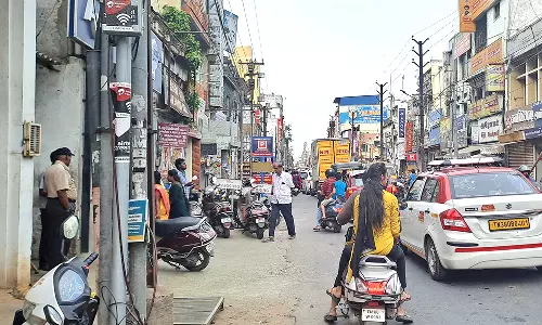 கோவை ராஜவீதியில் ஒரு பக்க பார்க்கிங் முறை அமல்படுத்தினால் போக்குவரத்து நெருக்கடி குறையும்