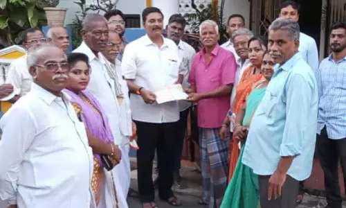 வீடு வீடாக மோடி சாதனை விளக்க புத்தகம்