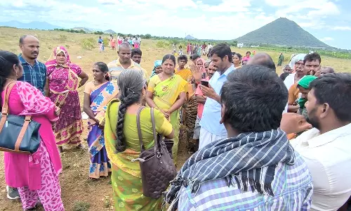 மேட்டுப்பாளையத்தில் அதிகாரிகளை முற்றுகையிட்டு பொதுமக்கள் போராட்டம்