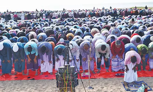 பக்ரீத் பண்டிகையை முன்னிட்டு காயல்பட்டினத்தில் 100 இடங்களில் சிறப்பு தொழுகை