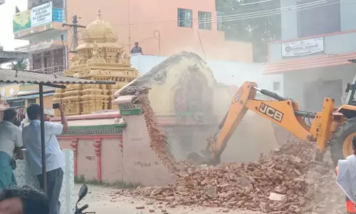 300 ஆண்டு பழமையான கோவில் இடிப்பு